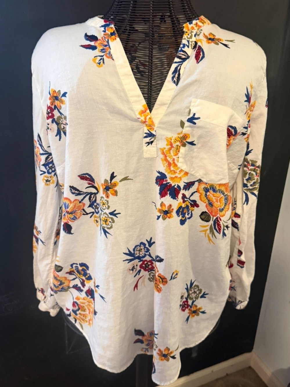 Old Navy White Floral V-Neck Tunic with Pocket Size XL